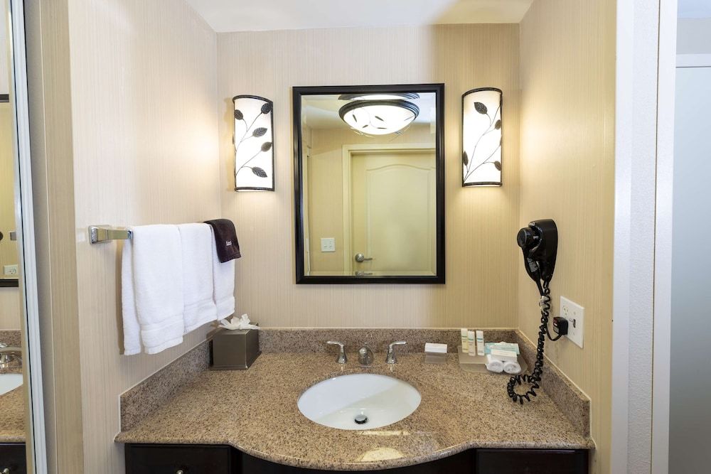 Suite, 1 King Bed, Accessible, Bathtub