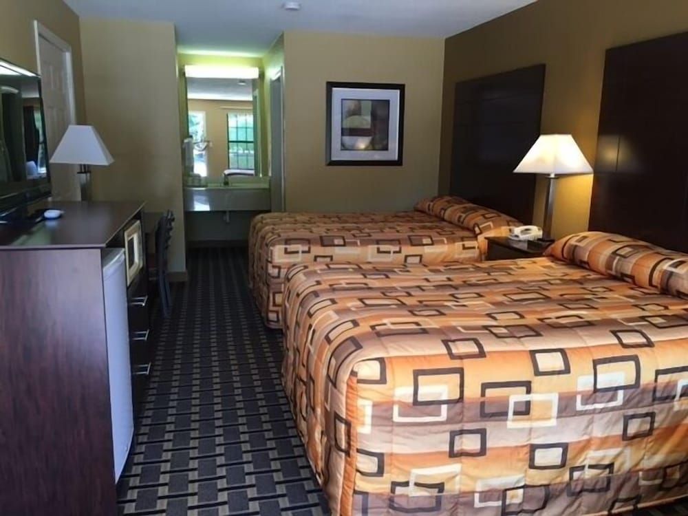 Executive Inn & Suites Standard Room, 2 Double Beds, Smoking