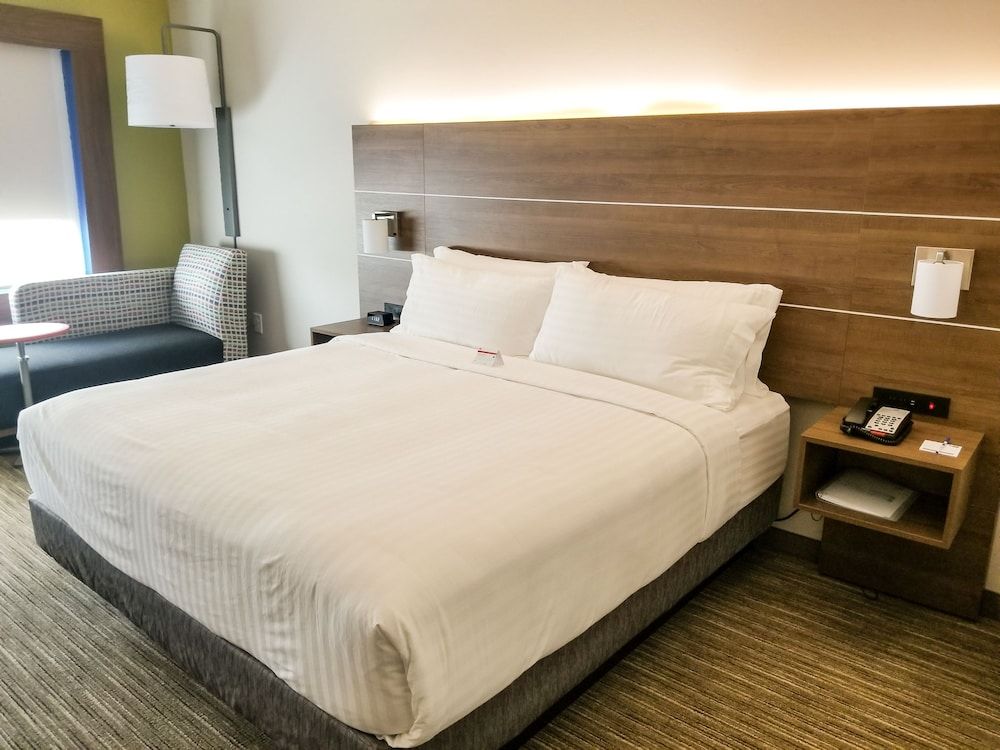 Standard Room, 1 King Bed, Accessible (Comm, Roll Shwr)