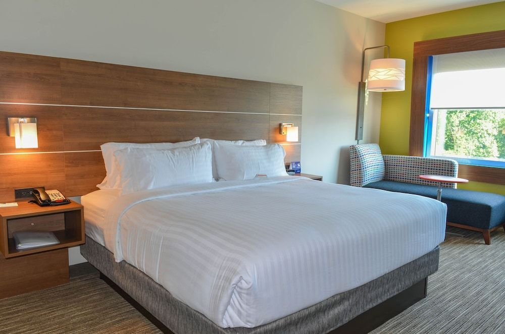 Standard Room, 1 King Bed, Accessible (Comm, Roll Shwr)