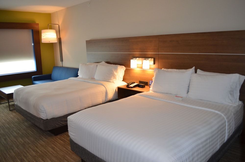 Suite, 2 Queen Beds (Additional Living Area)