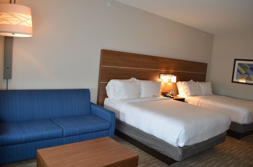 Suite, 2 Queen Beds, Accessible (Mobil Roll Shwr)