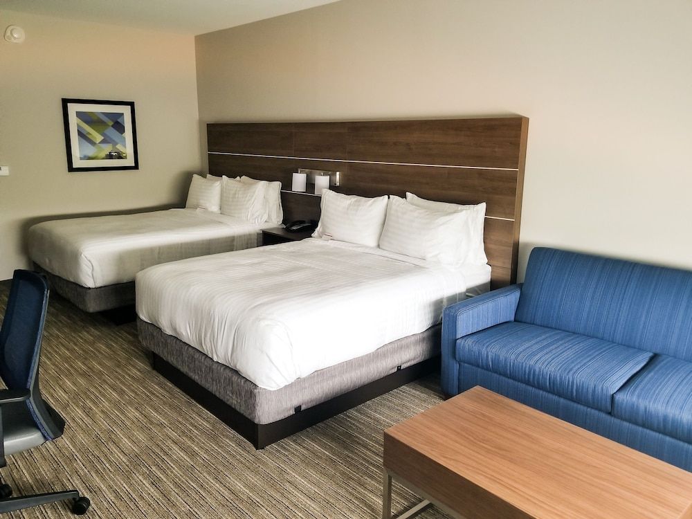 Suite, 2 Queen Beds (Additional Living Area)