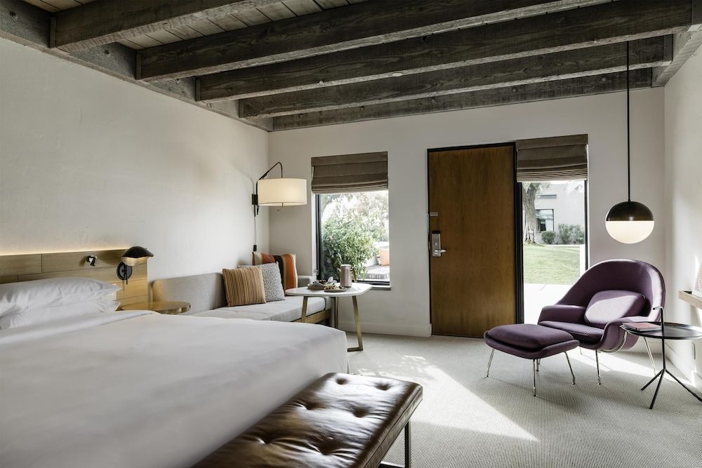 Room, 1 King Bed, Accessible (Saarinen with Shower)