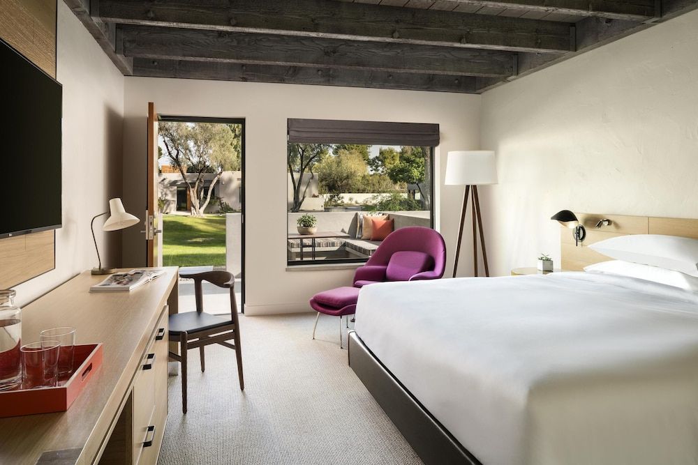 Room, 1 King Bed, Accessible (Eames, with Shower)