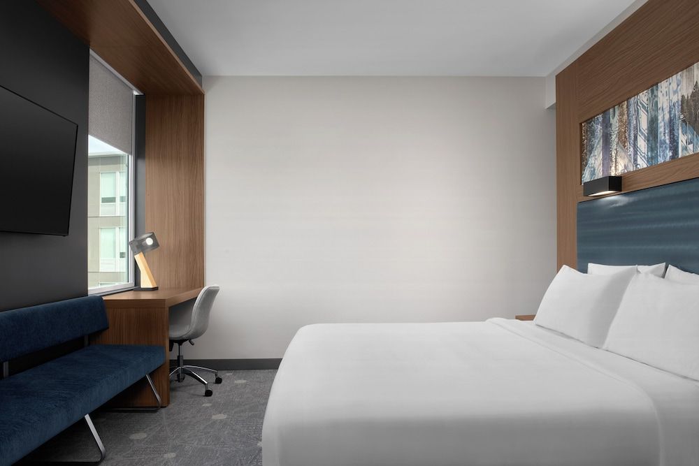 Room, 1 King Bed (Mobility/Hearing Access, Roll-In Shwr)