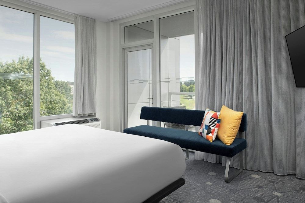 Suite, 1 King Bed with Sofa bed, Corner