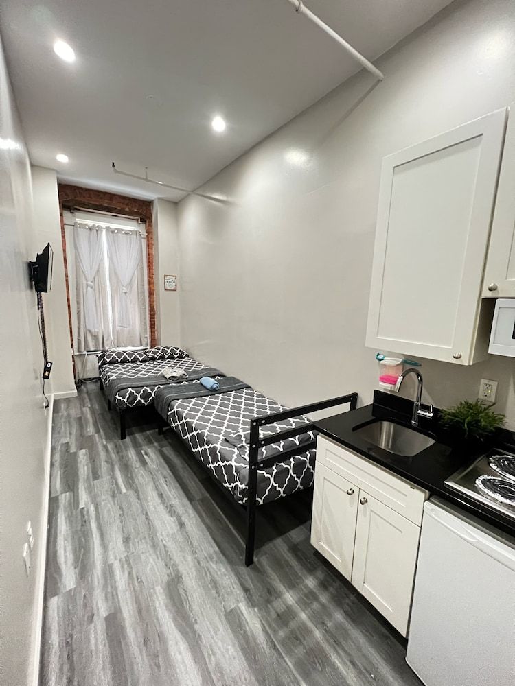 418) Private Room With Shared Bathroom