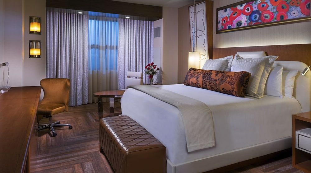Premium Room, 1 King Bed, Refrigerator