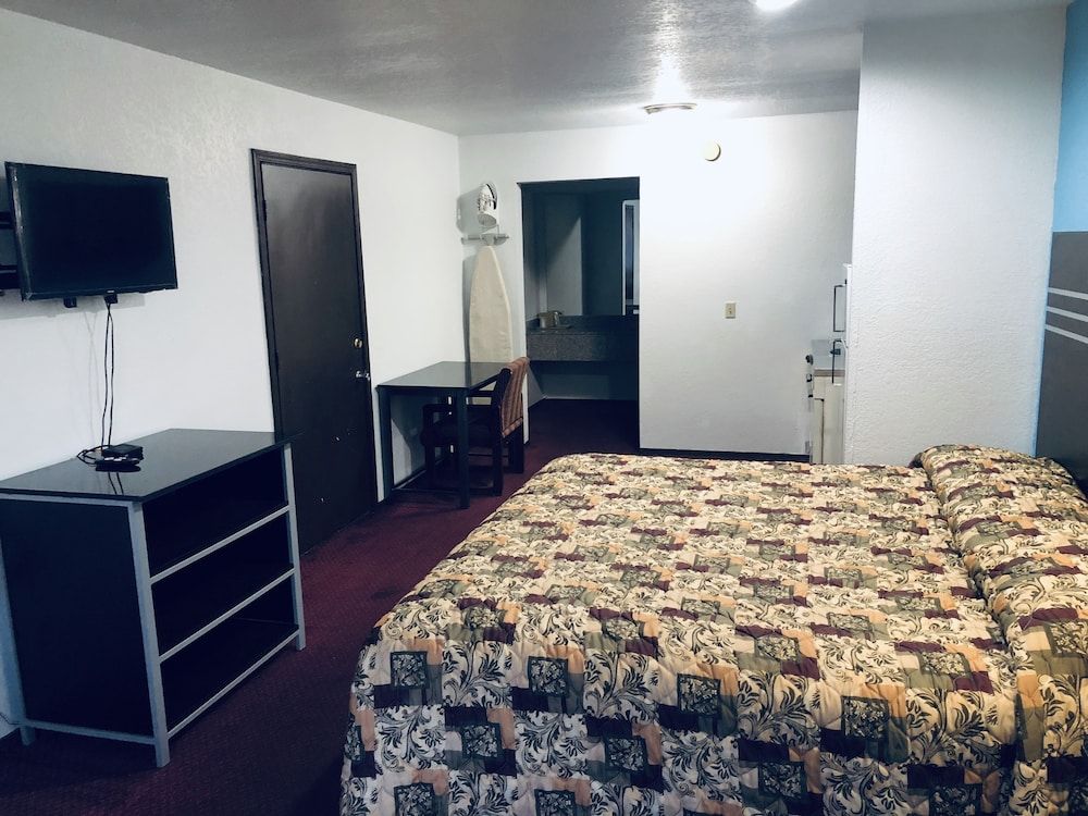 Studio, 1 King Bed, Kitchenette
