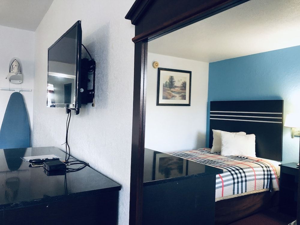 Studio, 2 Bedrooms, Kitchenette
