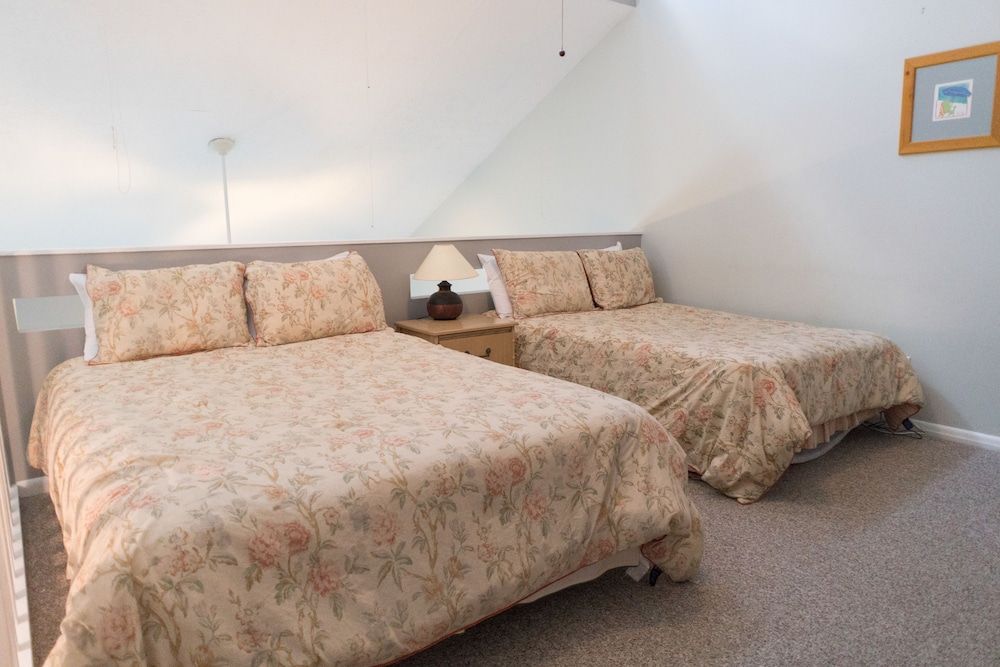 Condo, 2 Bedrooms