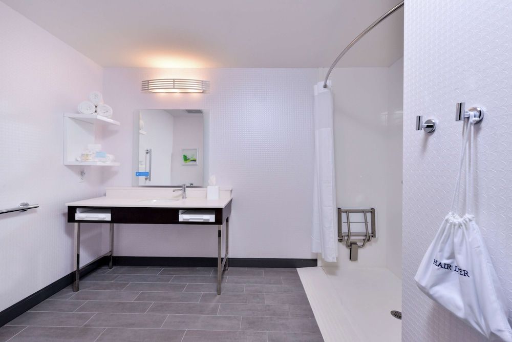 Studio, 1 King Bed, Accessible, Bathtub (Mobility & Hearing)
