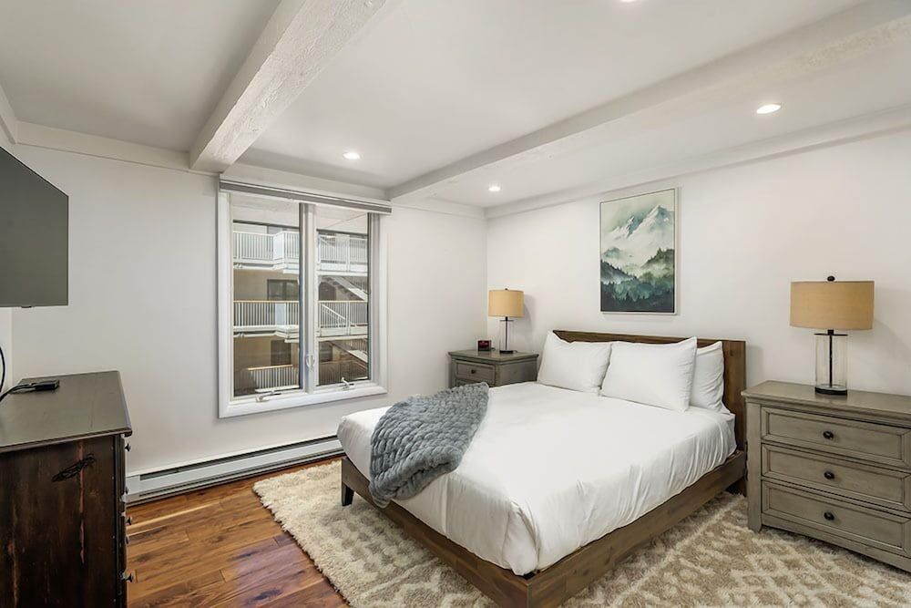 Deluxe Condo, 2 Bedrooms, Balcony (CRF 35)