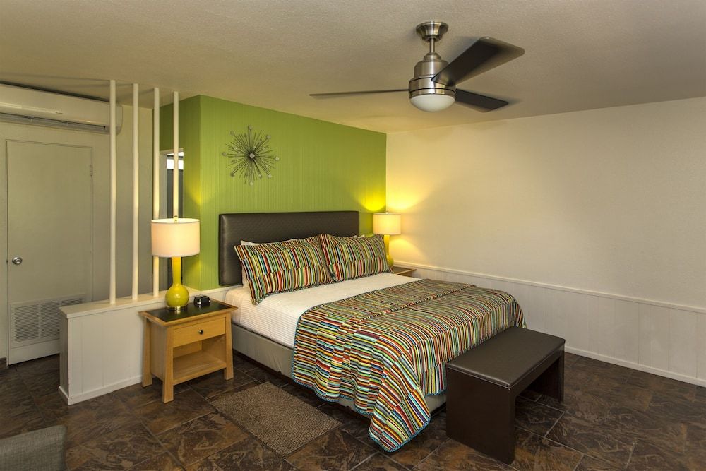 Desert Riviera Hotel Room, 1 King Bed, Poolside 2