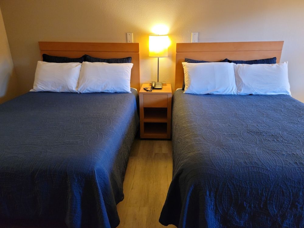 Garden of the Gods Motel Standard Room, 2 Double Beds, Non Smoking 2