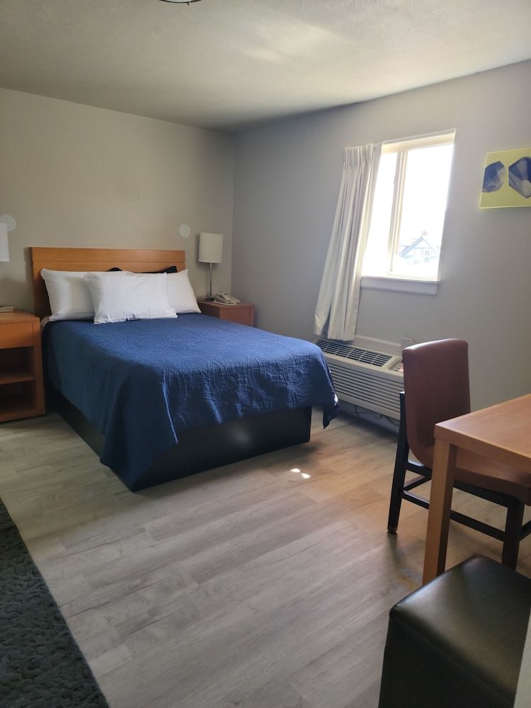 Garden of the Gods Motel Family Cottage, Multiple Beds, Non Smoking, Mountain View 2