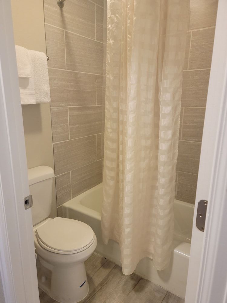 Garden of the Gods Motel Standard Room, 2 Double Beds, Non Smoking 4