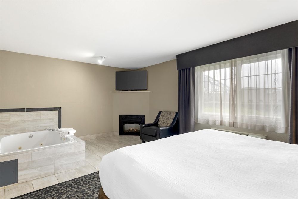 Suite, 1 King Bed, Non Smoking, Jetted Tub