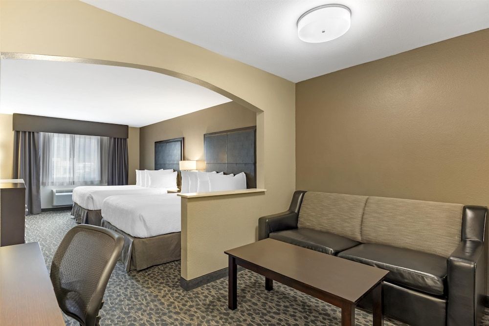Standard Room, 2 Queen Beds, Non Smoking, Refrigerator & Microwave (with Single Sofabed)