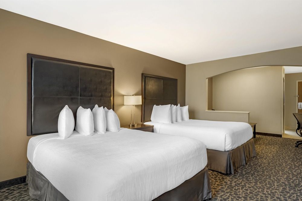 Standard Room, 2 Queen Beds, Non Smoking, Refrigerator & Microwave (with Single Sofabed)
