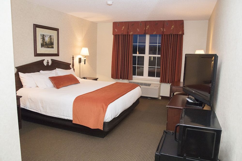 Premium Suite, 1 King Bed, Non Smoking, Pool View