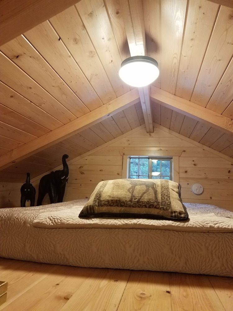 Classic Cabin, Multiple Beds, Refrigerator & Microwave, River View