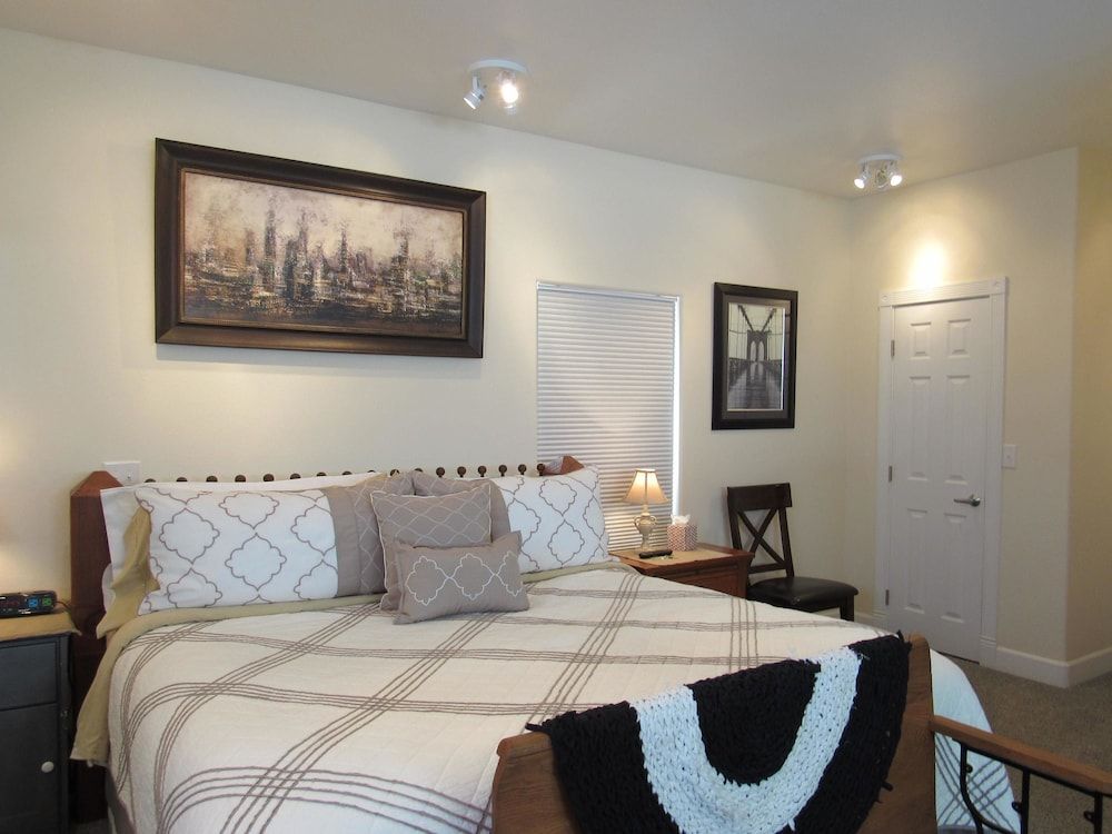 Executive Studio, Ensuite (Willowood-9)