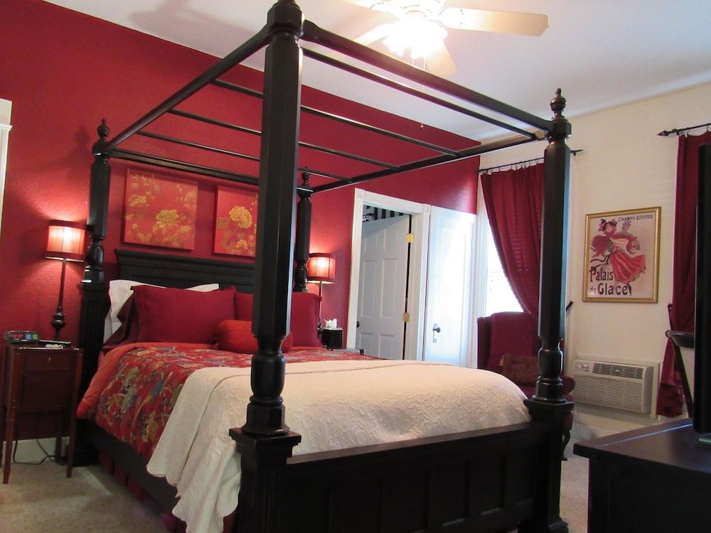 Traditional Suite, Ensuite, Mountain View (Cherywood-1)