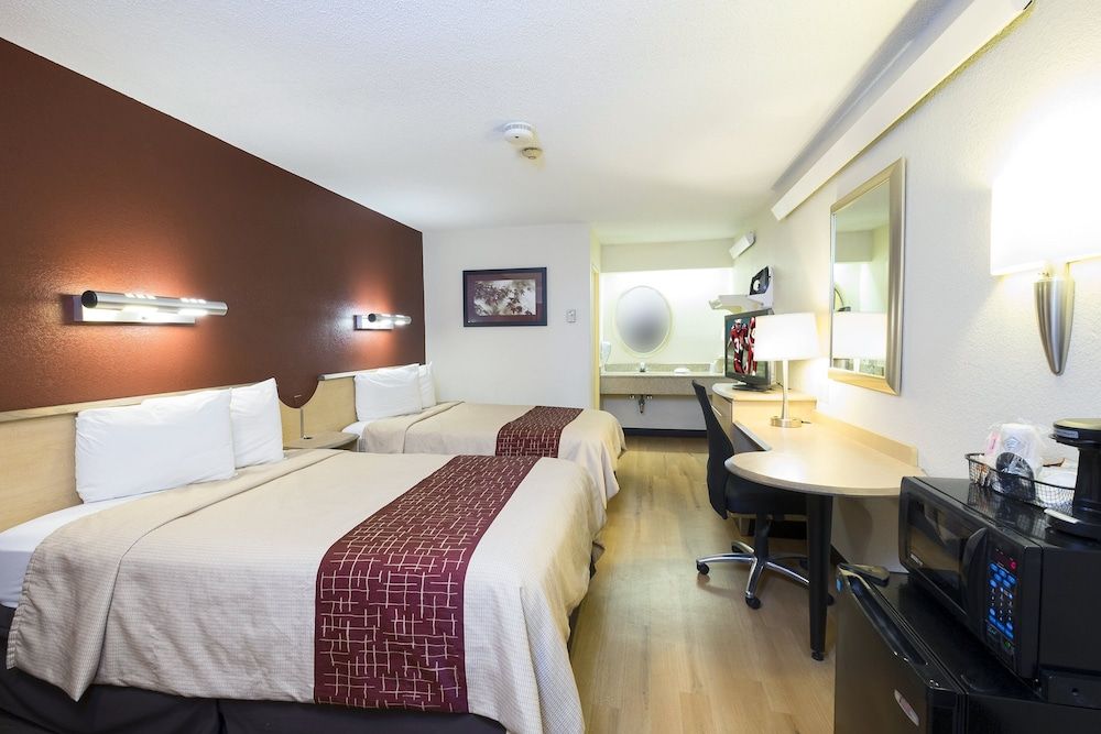 Red Roof Inn Parkersburg Deluxe Room, 2 Double Beds, Non Smoking