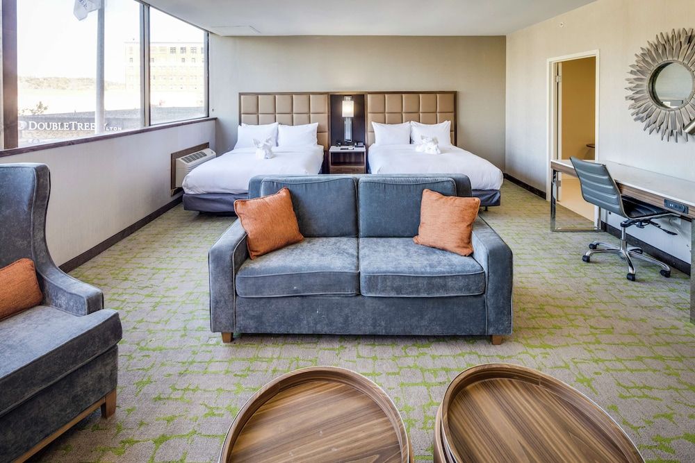 Junior Suite (2 Queenbeds & 1 Sofabed)