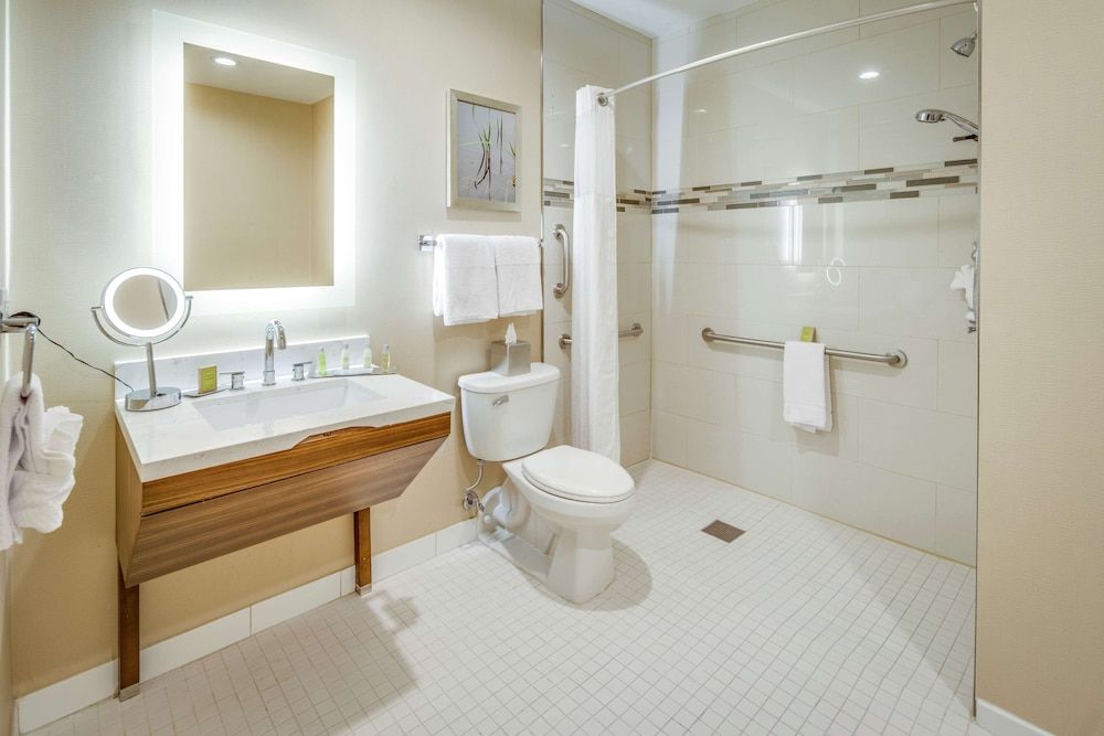 Suite, 2 Queen Beds, City View