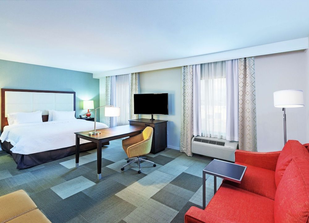 King, Studio, 1 King Bed, Refrigerator & Microwave