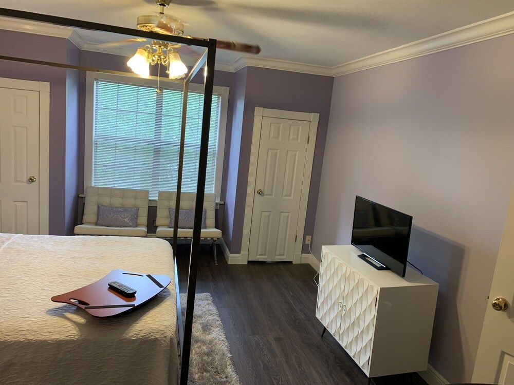 Huffman House Business Room, 1 Queen Bed, Non Smoking, Private Bathroom (Queen) 3