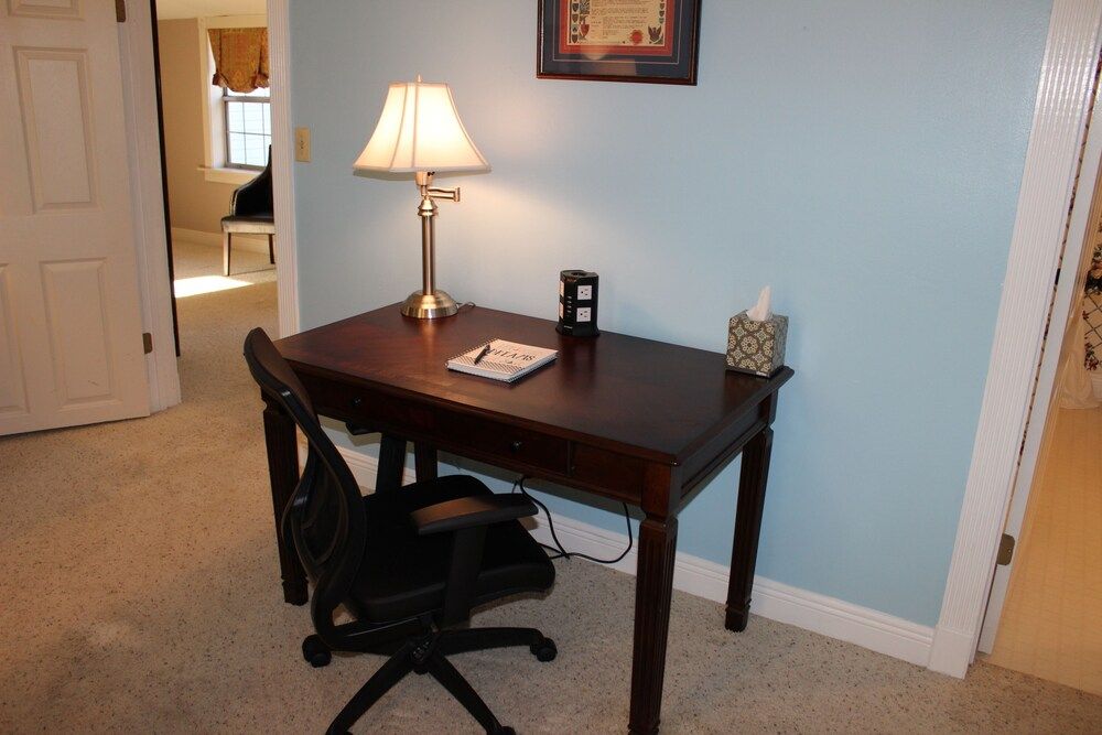 Huffman House Luxury Room, Private Bathroom (Pool View King) 5