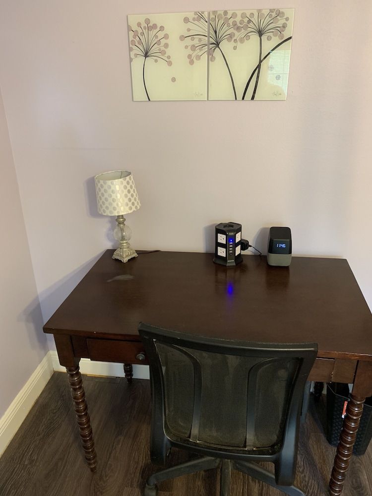 Huffman House Business Room, 1 Queen Bed, Non Smoking, Private Bathroom (Queen) 2