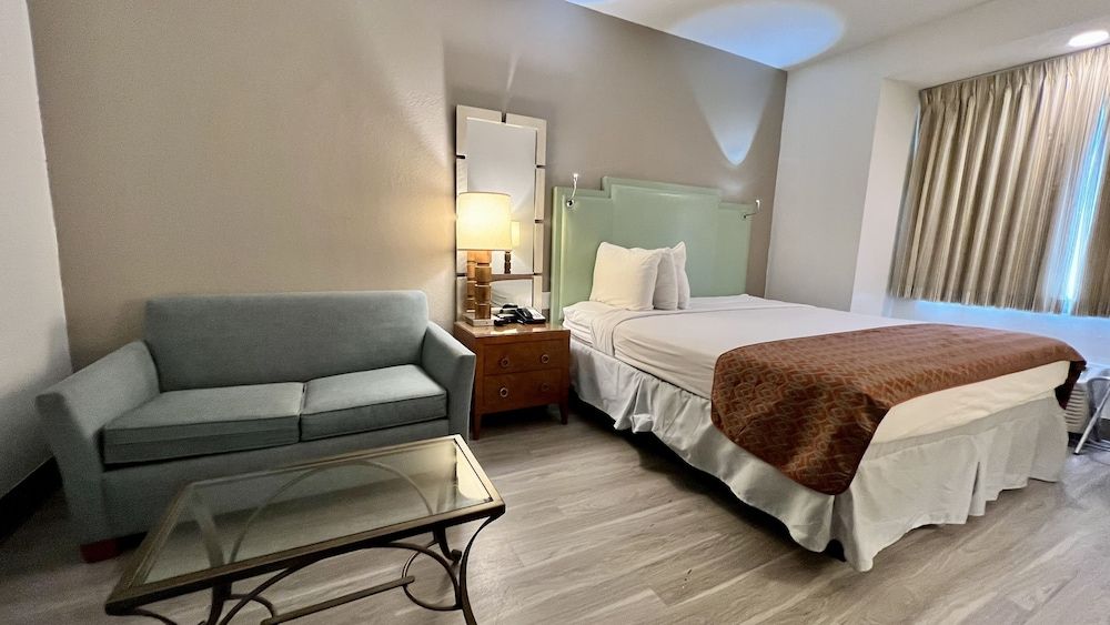 Room, 1 King Bed, Non Smoking