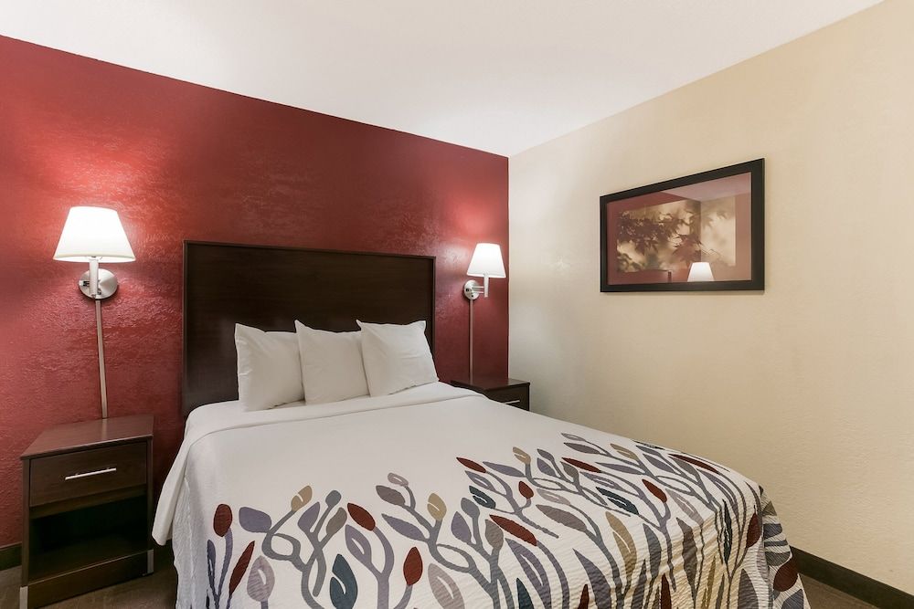 Red Roof Inn Hershey Deluxe Room, 1 Queen Bed (Smoke Free) 4