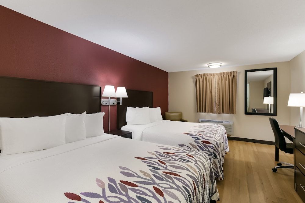 Red Roof Inn Hershey Deluxe Room, 2 Queen Beds (Smoke Free) 6