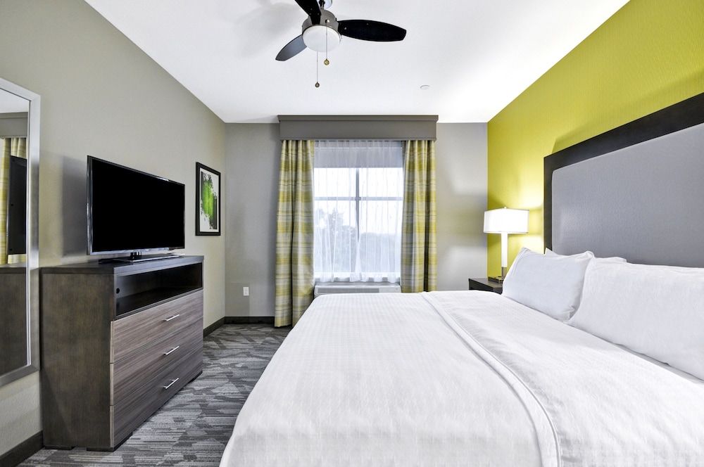Suite, 1 Bedroom, Non Smoking (1 King Bed)
