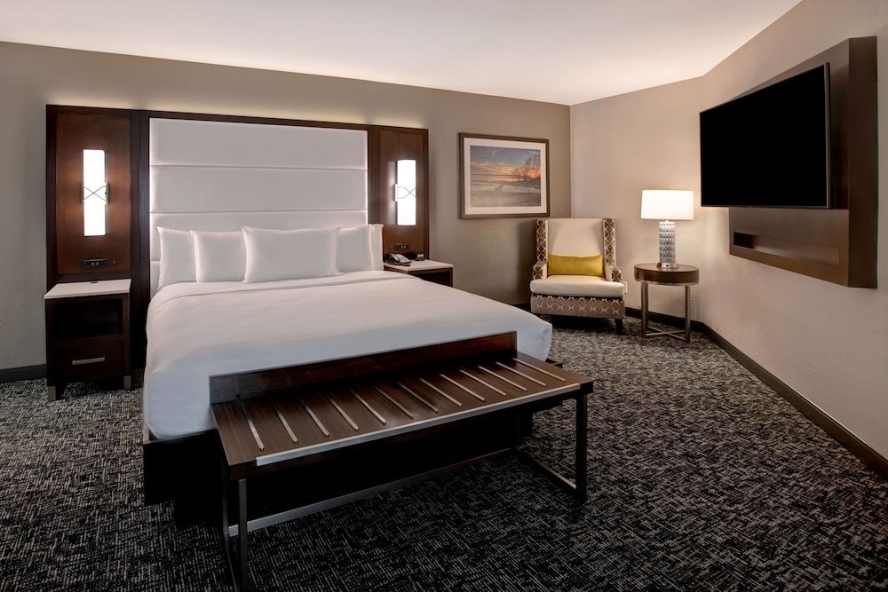 Suite, 1 King Bed, Corner