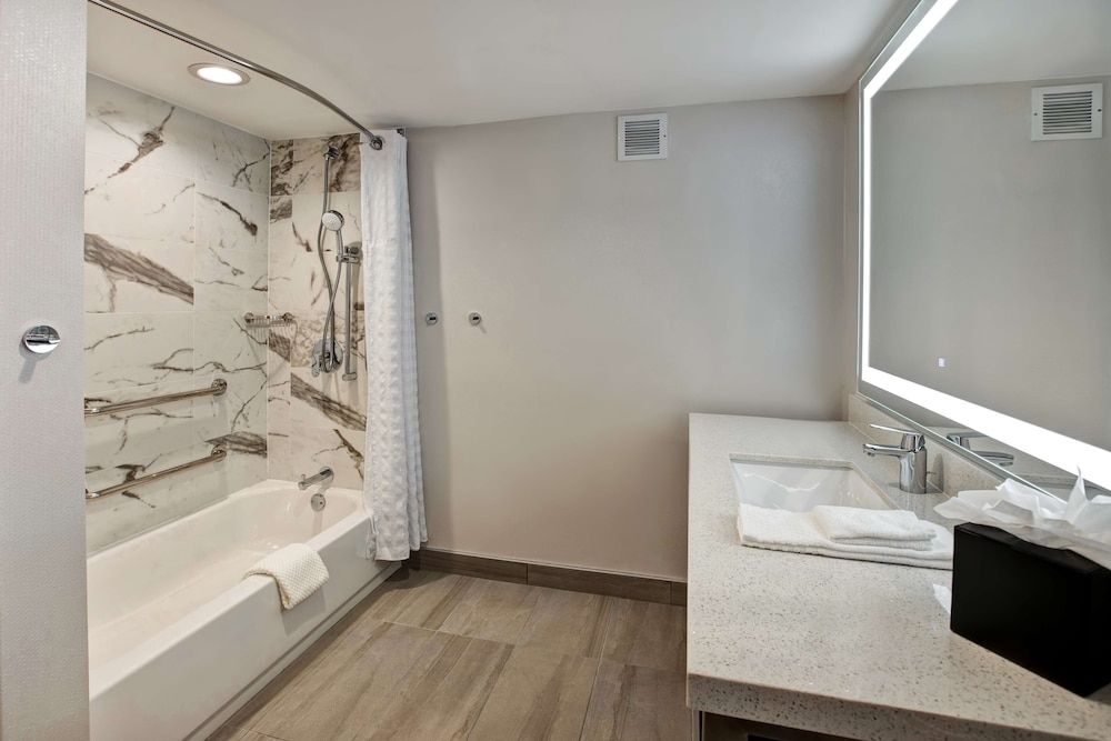 Suite, 2 Double Beds, Accessible, Bathtub (Mobility & Hearing)
