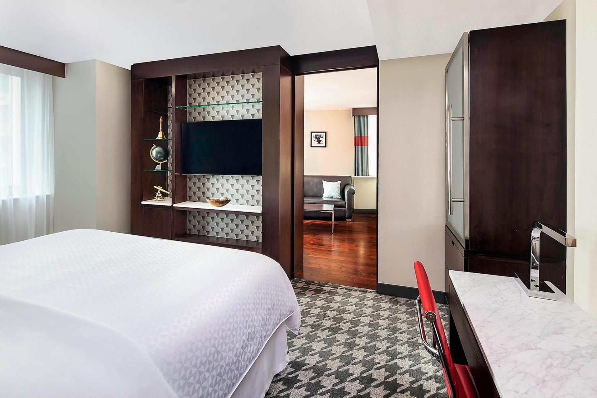 Guest, Suite, 1 King