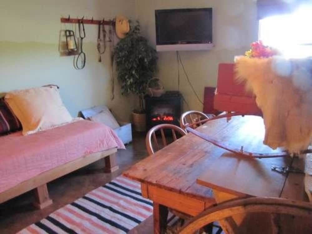Covered Wagon B&B Guesthouse Studio Suite, 1 Bedroom, Private Bathroom, Ground Floor 7