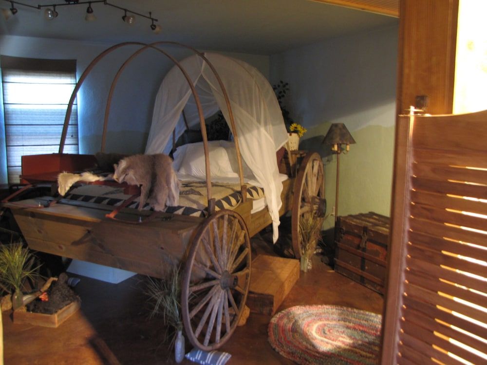 Covered Wagon B&B Guesthouse Studio Suite, 1 Bedroom, Private Bathroom, Ground Floor 2