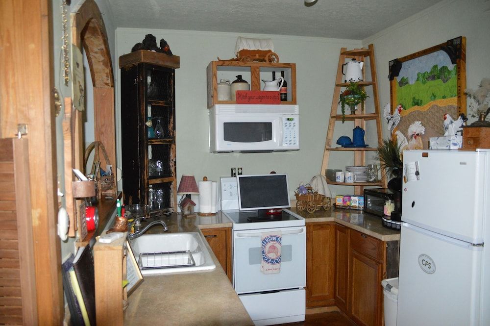 Covered Wagon B&B Guesthouse Studio Suite, 1 Bedroom, Private Bathroom, Ground Floor 6