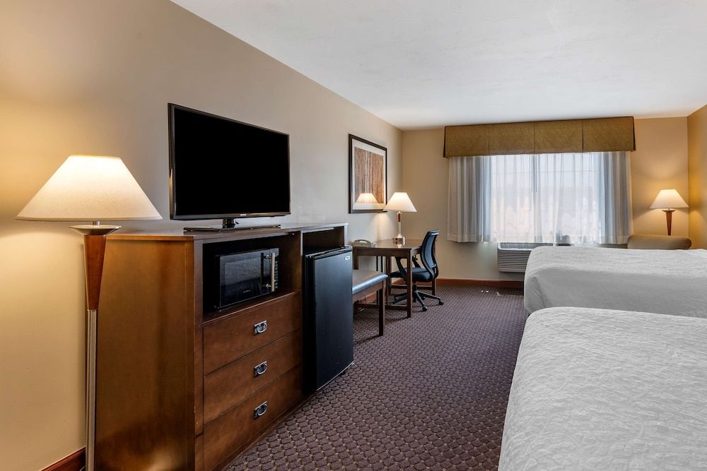 Best Western Desert Inn Standard Room, 2 Queen Beds, Non Smoking, Microwave 3