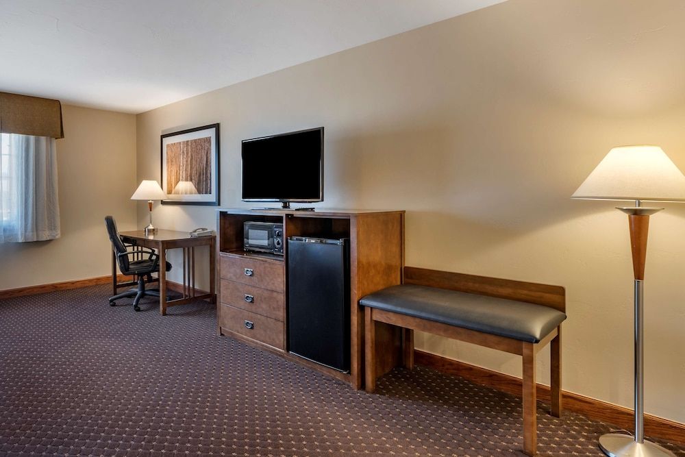 Best Western Desert Inn Standard Room, 2 Queen Beds, Non Smoking, Microwave (Oversized Room) 5