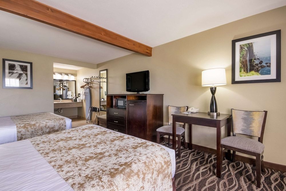 Standard Room, 2 Queen Beds, Non Smoking, Refrigerator & Microwave (Pet Friendly)