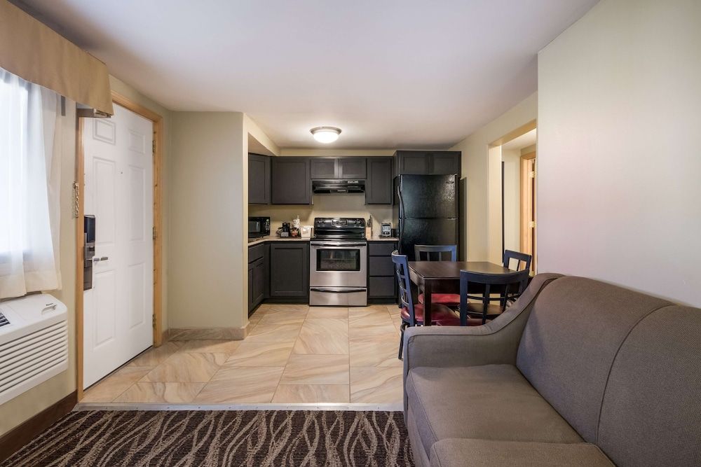 Suite, 1 Queen Bed, Non Smoking, Kitchen (with Sofabed)